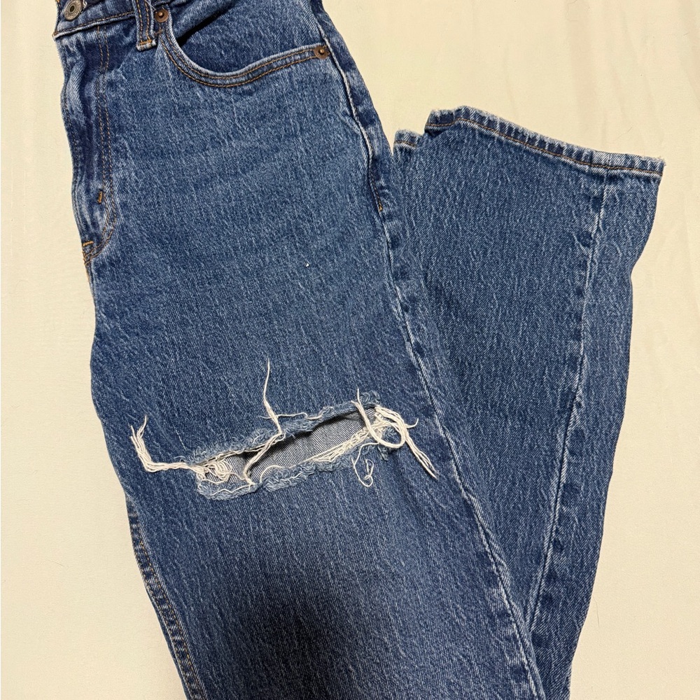 Abercrombie & Fitch
The 90s Straight Vitra High Rise